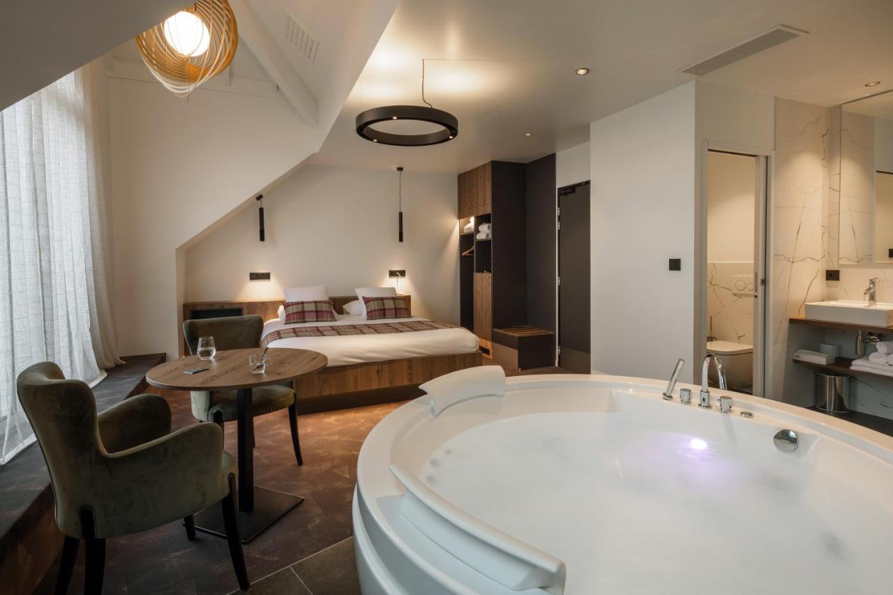Logis Hotel Parenthese, Restaurant & Spa Chille Екстер'єр фото